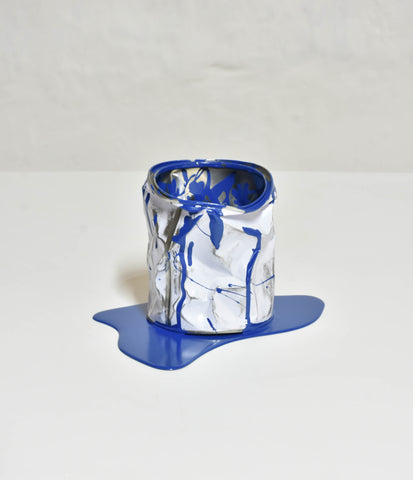 Le vieux pot de peinture bleu