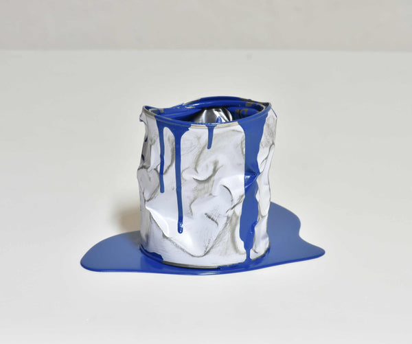 Le vieux pot de peinture bleu