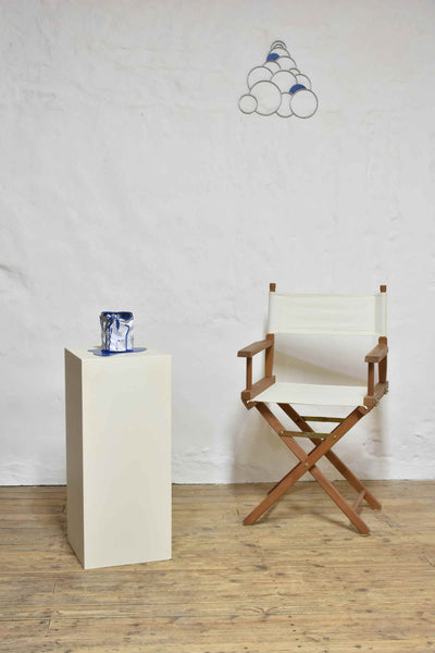 Le vieux pot de peinture bleu