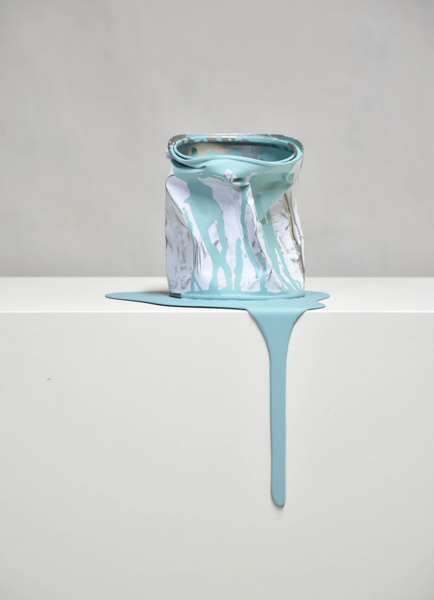 Le vieux pot de peinture