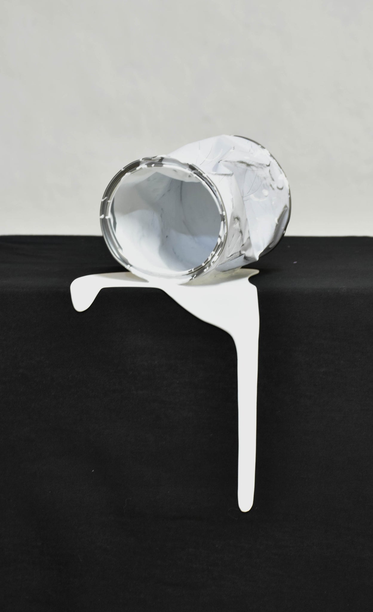 Le vieux pot de peinture Blanc