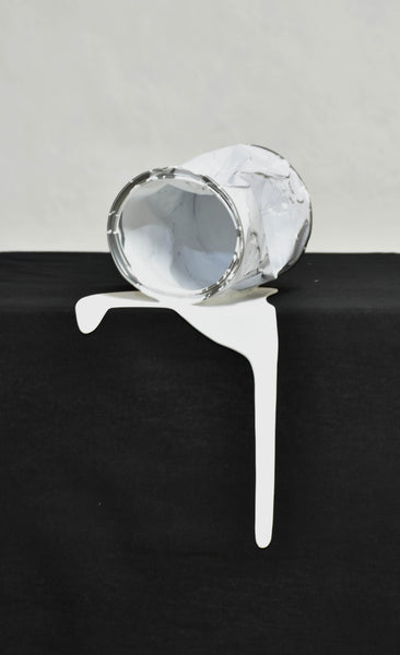Le vieux pot de peinture Blanc