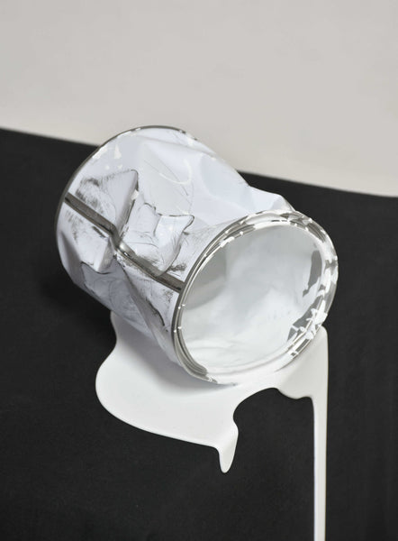 Le vieux pot de peinture Blanc