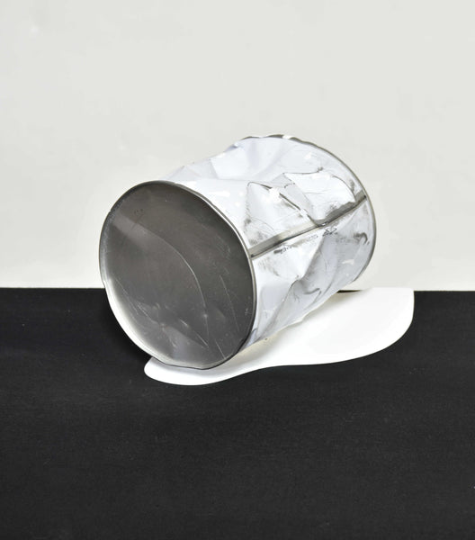 Le vieux pot de peinture Blanc