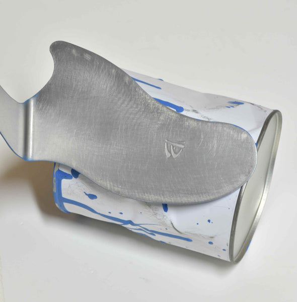 Le vieux pot de peinture bleu