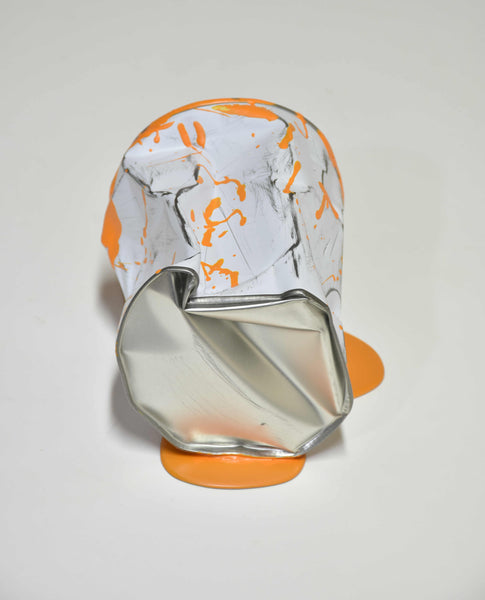 Le vieux pot de peinture orange
