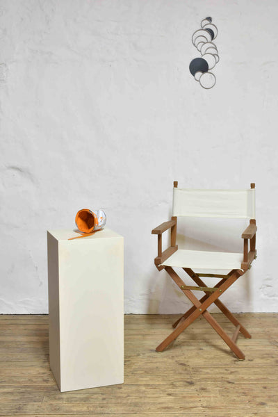 Le vieux pot de peinture orange