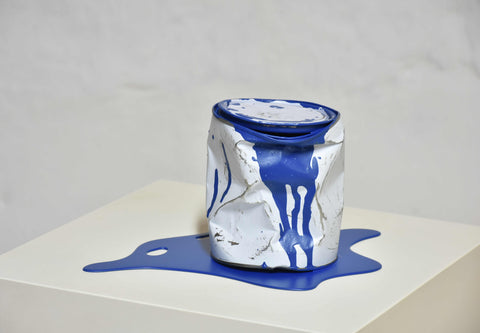 Le vieux pot de peinture Bleu