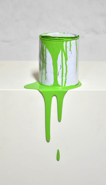 Le vieux pot de peinture vert
