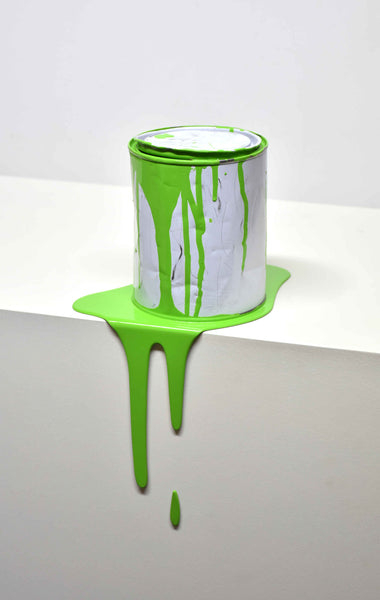 Le vieux pot de peinture vert