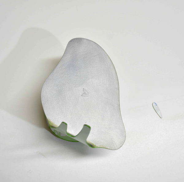 Le vieux pot de peinture vert