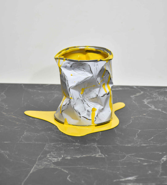 Le Vieux Pot de Peinture Jaune