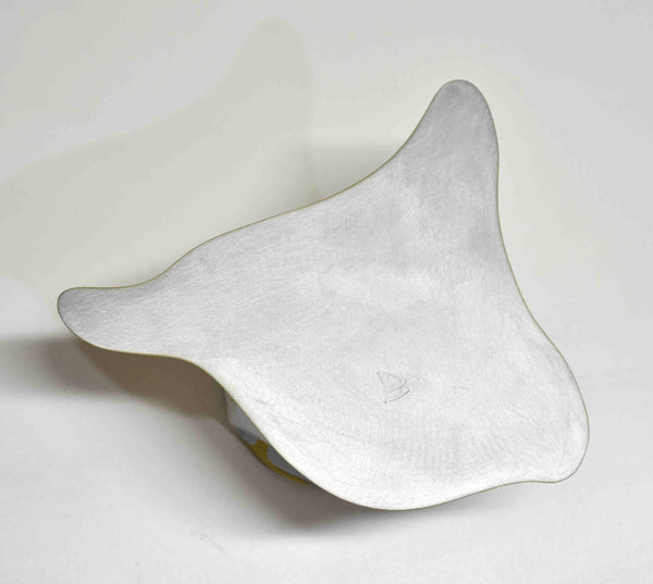 Le Vieux Pot de Peinture Jaune