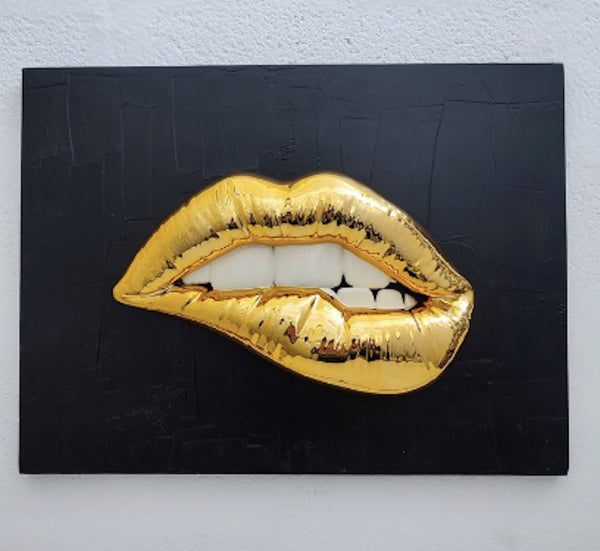 Wall lips mmmh