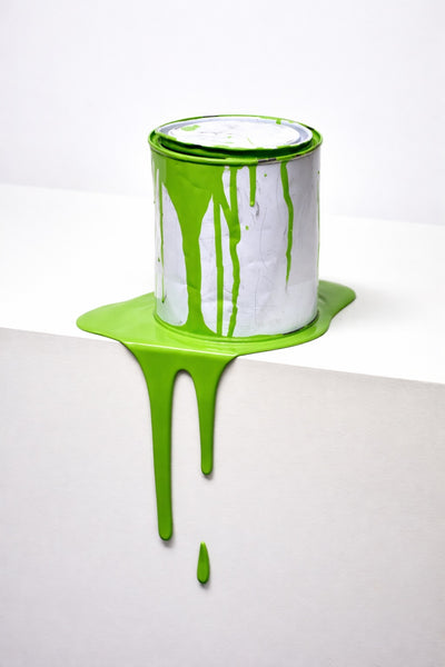 Le vieux pot de peinture vert